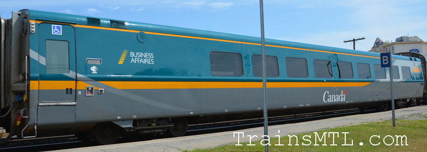 Passenger car VIA 3477 right side  / Wagon de passager VIA 3477 coté droit